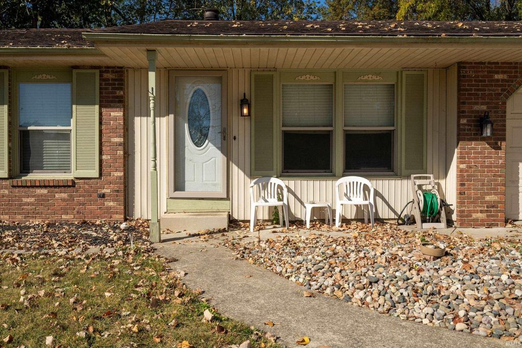 Photo of 7212 Treverton Drive, Fort Wayne, IN 46816 (MLS # 202542958)