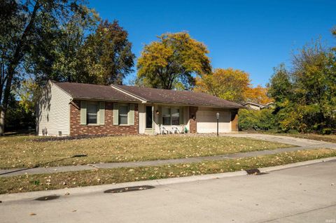 Photo of 7212 Treverton Drive, Fort Wayne, IN 46816 (MLS # 202542958)