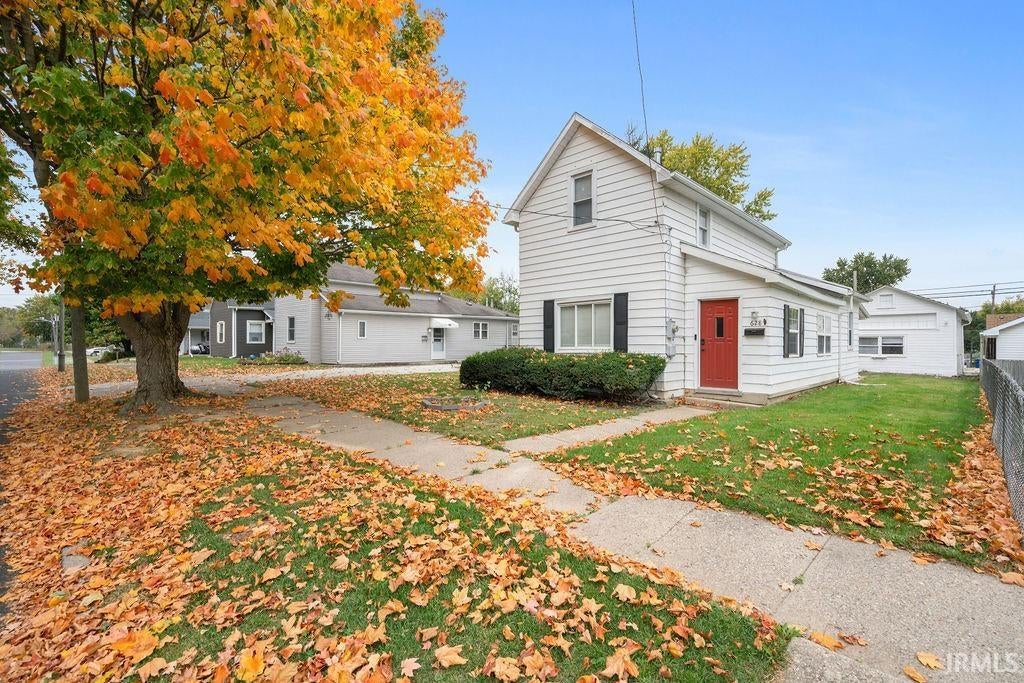 Photo of 628 W WOODLAND Avenue, Kokomo, IN 46902 (MLS # 202642939)