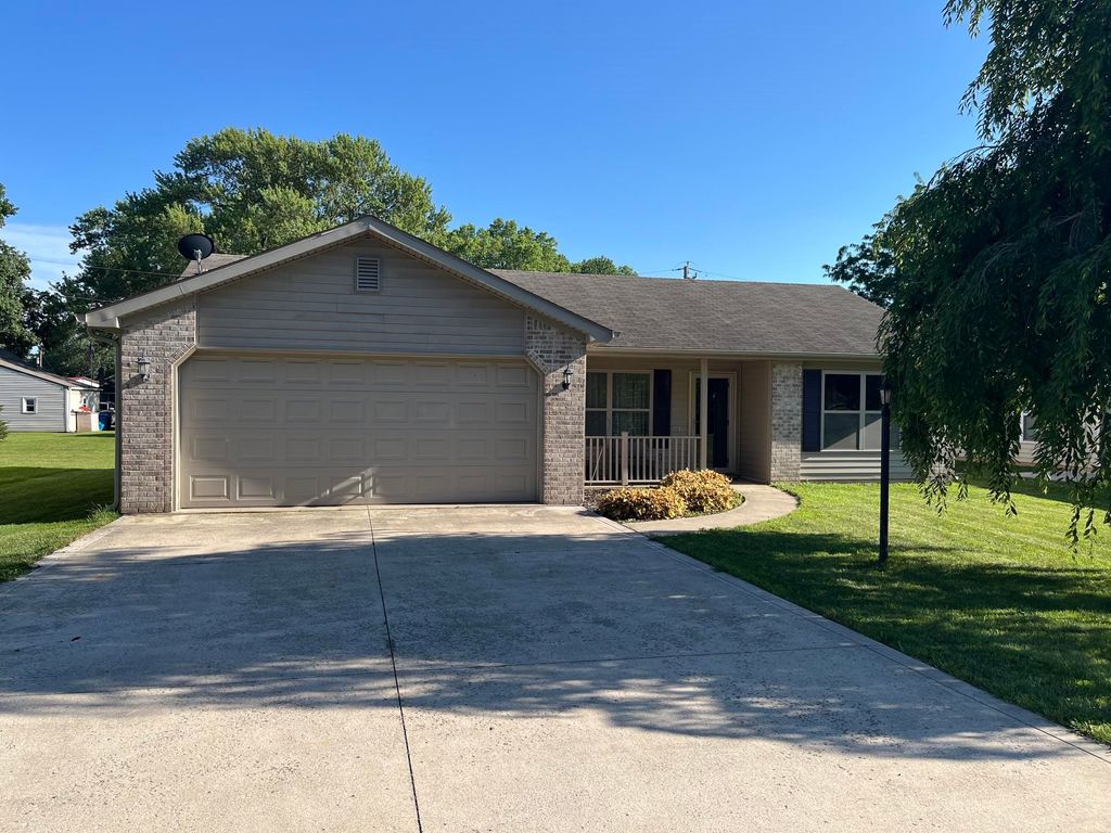 Photo of 514 W Lewis Street, South Whitley, IN 46787 (MLS # 202627011)