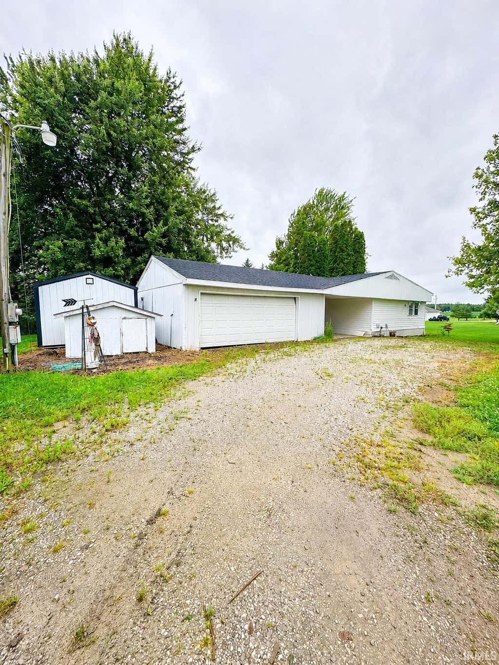 Photo of 1945 N 100 E, Angola, IN 46703 (MLS # 202628220)