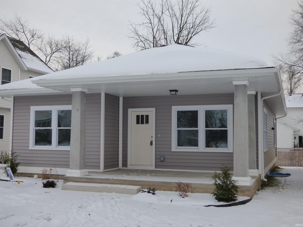 Photo of 726 TURNOCK Street, South Bend, IN 46617 (MLS # 202548991)
