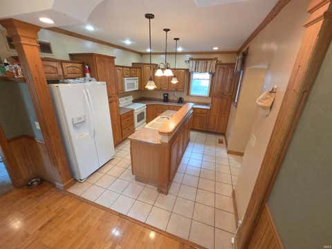 Tiny photo for 515 S Washington Street, Kokomo, IN 46901 (MLS # 202630921)