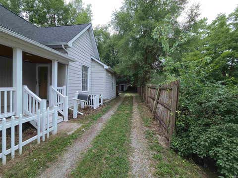 Tiny photo for 515 S Washington Street, Kokomo, IN 46901 (MLS # 202630921)
