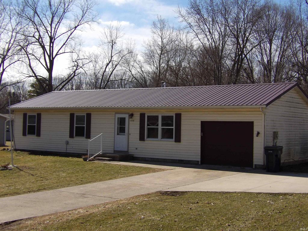 Photo of 1310 St Mary's Drive, Warsaw, IN 46580 (MLS # 202606465)