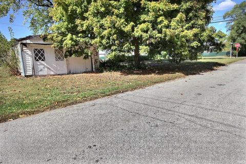 Photo of 1026 E 38th Street, Marion, IN 46953 (MLS # 202542729)