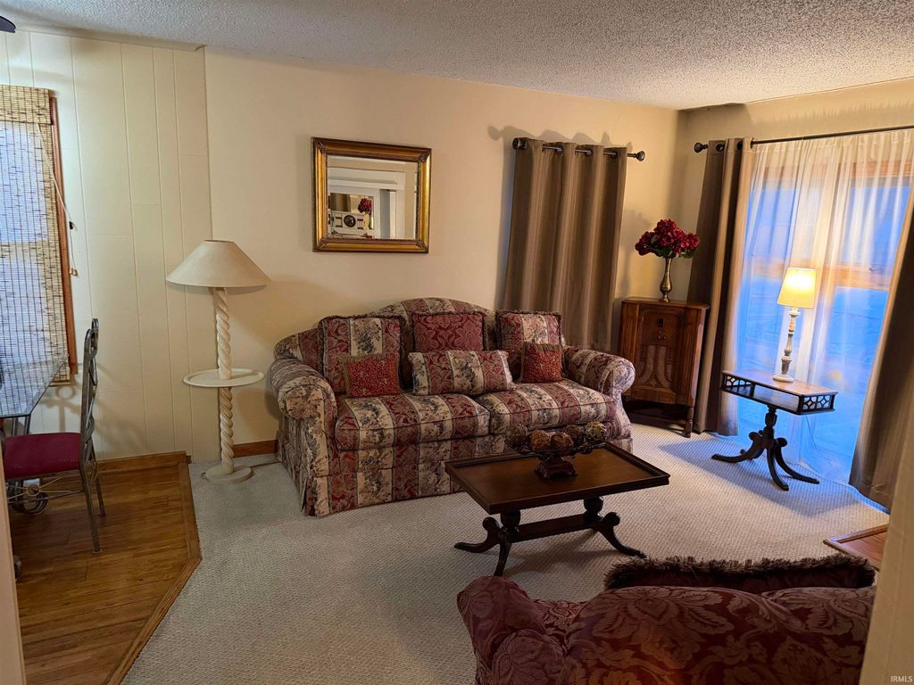 Photo of 814 Prosperity Avenue, Evansville, IN 47713 (MLS # 202547952)