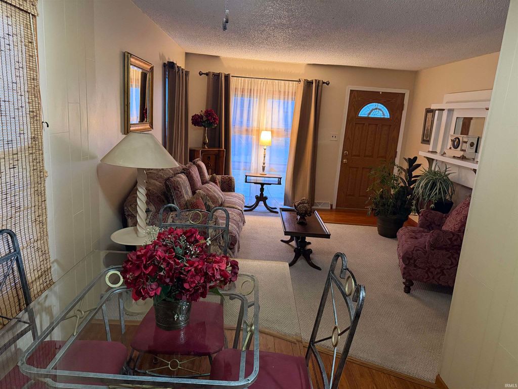 Photo of 814 Prosperity Avenue, Evansville, IN 47713 (MLS # 202547952)