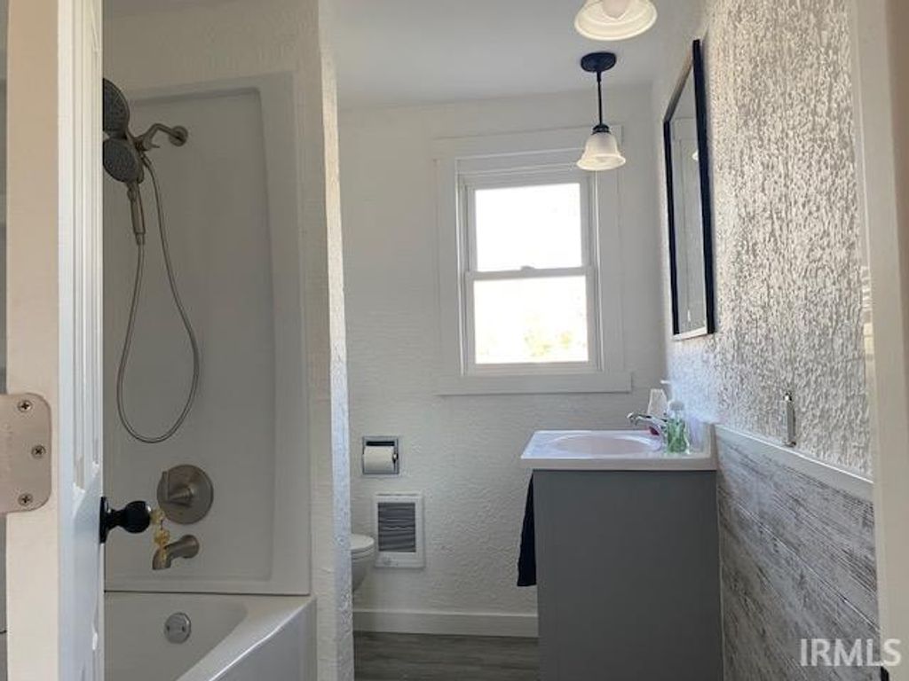 Photo of 5218 Ashland Drive, Fort Wayne, IN 46835 (MLS # 202546258)