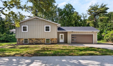 Photo of 2102 E Wimbleton Lane, Bloomington, IN 47401 (MLS # 202621253)