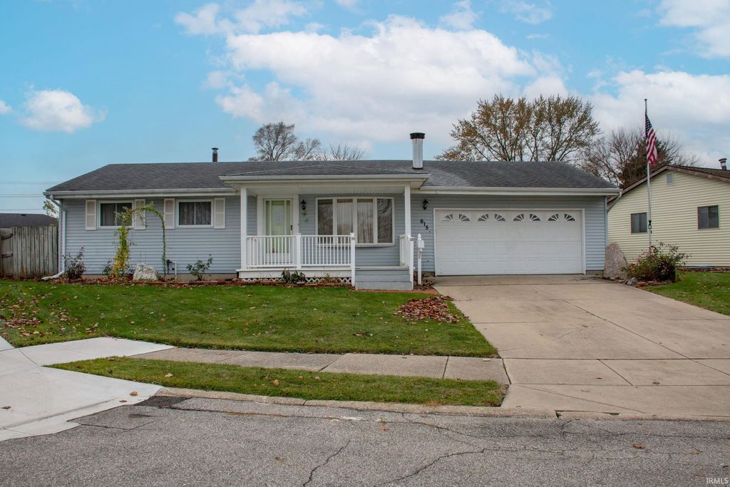 Photo of 615 E 15Th Street, Mishawaka, IN 46544 (MLS # 202546839)