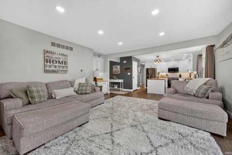 Tiny photo for 4557 E Division Road, Logansport, IN 46947 (MLS # 202634656)
