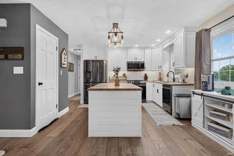 Tiny photo for 4557 E Division Road, Logansport, IN 46947 (MLS # 202634656)