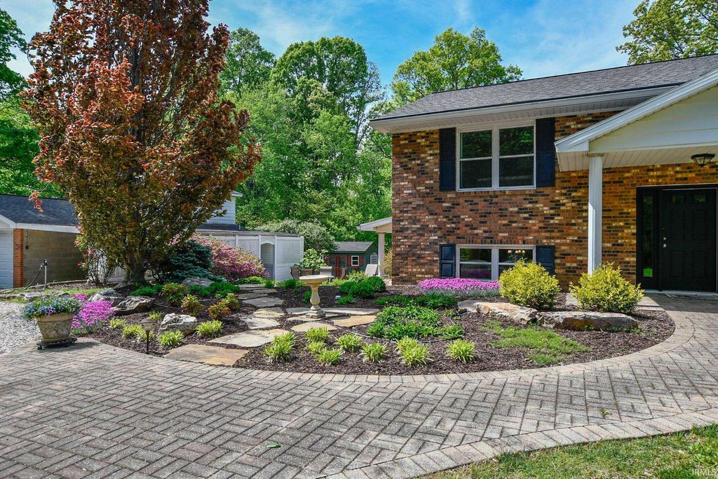 Photo of 9908 Fischer Road, Evansville, IN 47720 (MLS # 202615081)