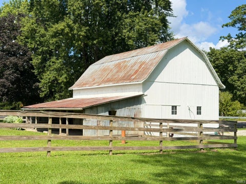 Photo of 4505 N State Road 25 Highway, Rochester, IN 46975 (MLS # 202636203)