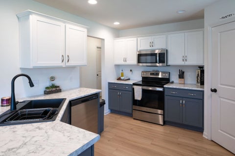 Tiny photo for 927 Clairborne Drive, Fort Wayne, IN 46818 (MLS # 202635183)
