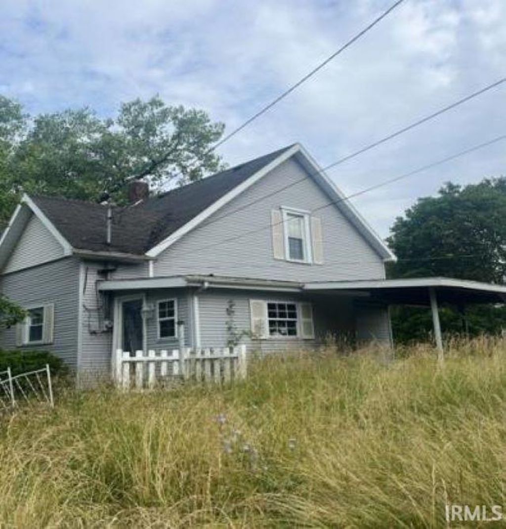 Photo of 1123 S Jefferson Street, Hartford City, IN 47348 (MLS # 202547659)