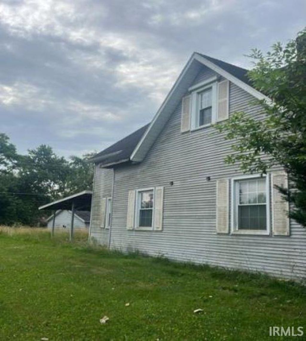 Photo of 1123 S Jefferson Street, Hartford City, IN 47348 (MLS # 202547659)