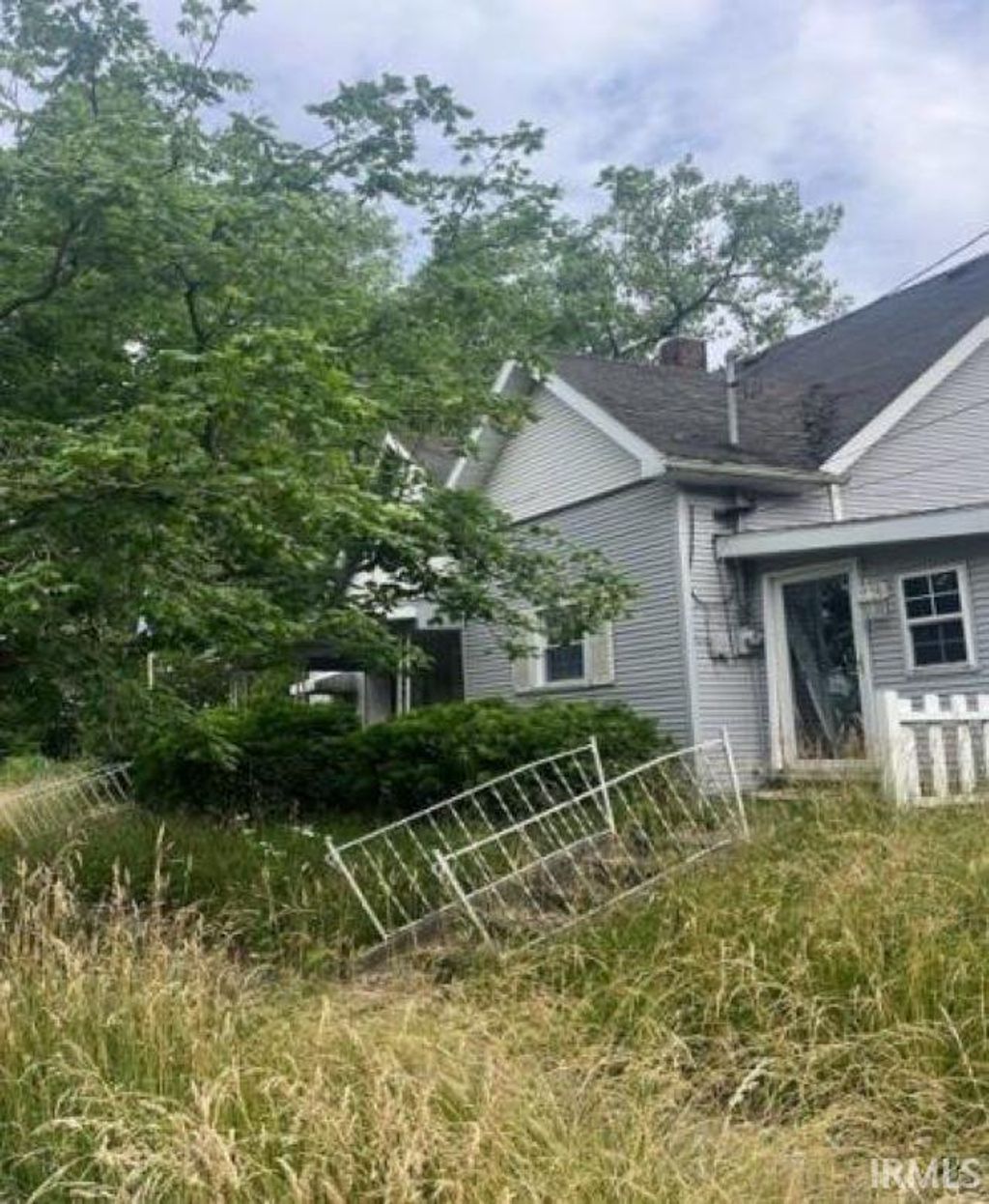 Photo of 1123 S Jefferson Street, Hartford City, IN 47348 (MLS # 202547659)