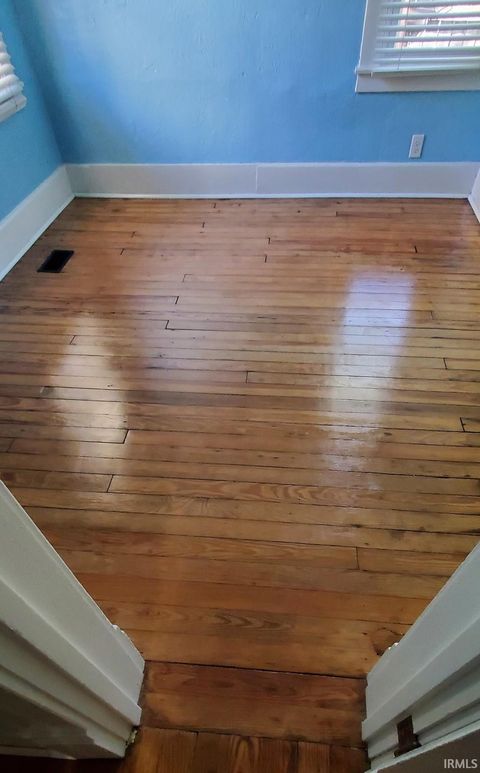 Tiny photo for 710 N LINDSAY Street, Kokomo, IN 46901 (MLS # 202441121)