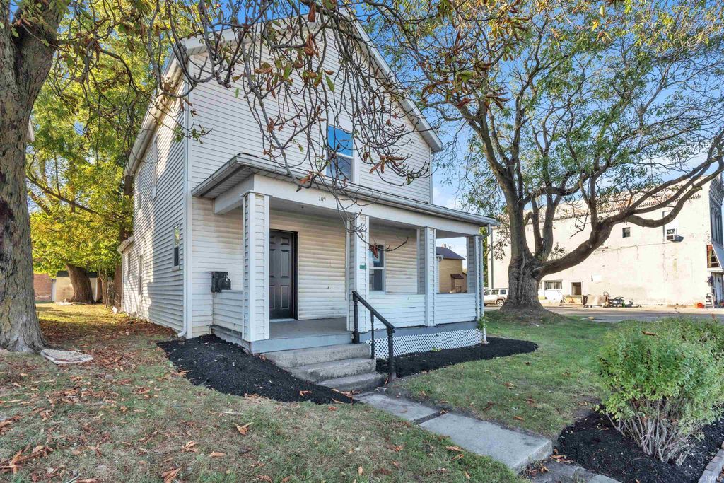 Photo of 104 S Cowen Street, Garrett, IN 46738 (MLS # 202541912)