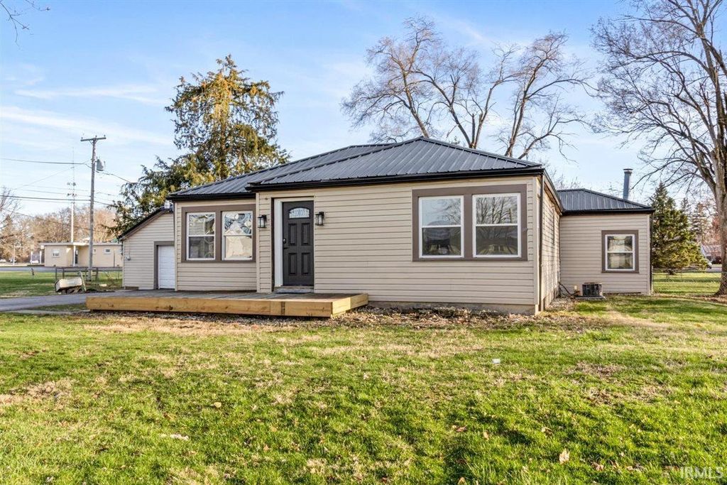 Photo of 401 E 27th Street, Muncie, IN 47302 (MLS # 202608873)