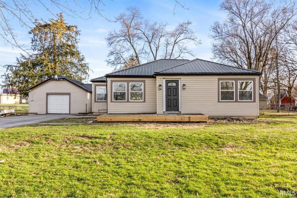 Photo of 401 E 27th Street, Muncie, IN 47302 (MLS # 202608873)