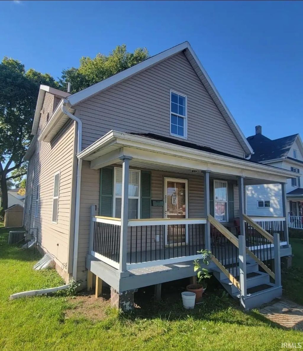 Photo of 1431 Lincolnway Street, Mishawaka, IN 46544 (MLS # 202608279)