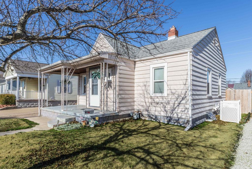 Photo of 528 E Parkland Avenue, Evansville, IN 47711 (MLS # 202601451)