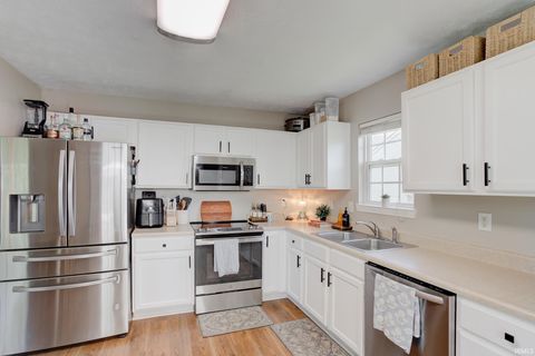 Tiny photo for 9940 Chatteris Road, Evansville, IN 47725 (MLS # 202618480)