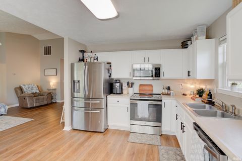 Tiny photo for 9940 Chatteris Road, Evansville, IN 47725 (MLS # 202618480)
