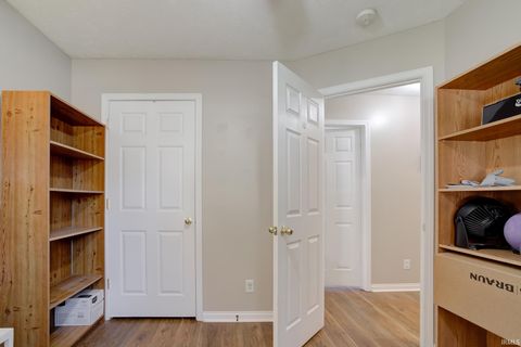 Tiny photo for 9940 Chatteris Road, Evansville, IN 47725 (MLS # 202618480)