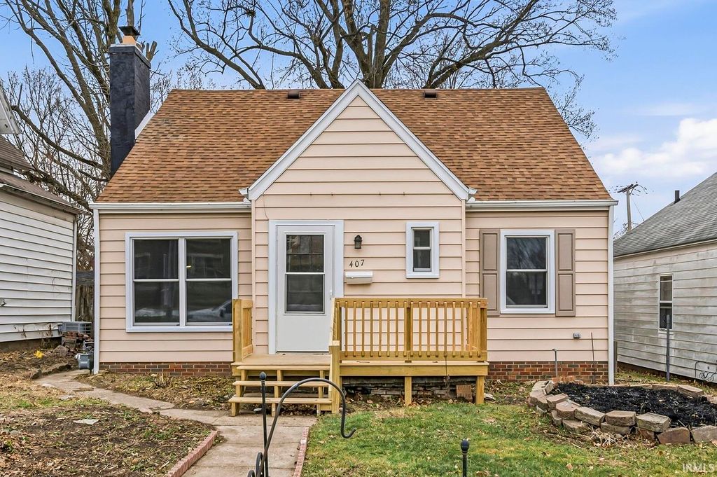 Photo of 407 Donmoyer Avenue, South Bend, IN 46614 (MLS # 202549663)