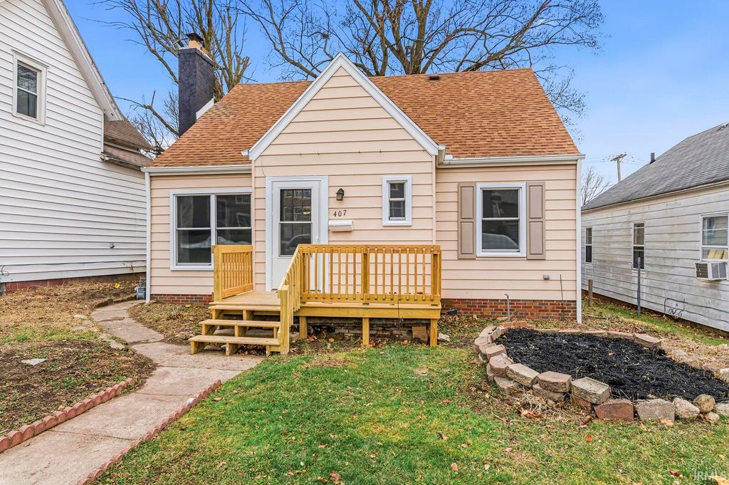 Photo of 407 Donmoyer Avenue, South Bend, IN 46614 (MLS # 202549663)