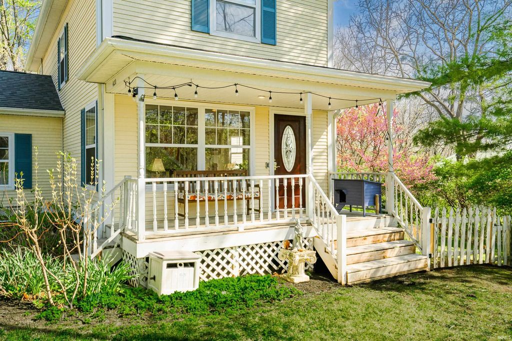 Photo of 420 N Oak Street, Bloomington, IN 47404 (MLS # 202612943)