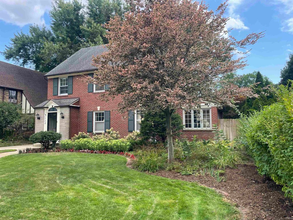 Photo of 1708 Wayne Street, South Bend, IN 46615 (MLS # 202611622)