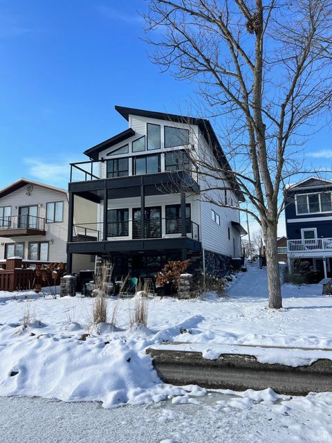 Photo of 2131 Boulevard Street, Rochester, IN 46975 (MLS # 202548203)