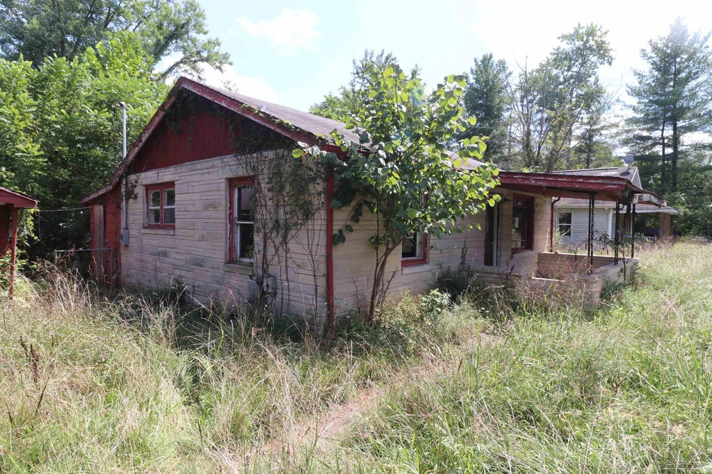Photo of 5601 S Handy Road, Bloomington, IN 47401 (MLS # 202640211)