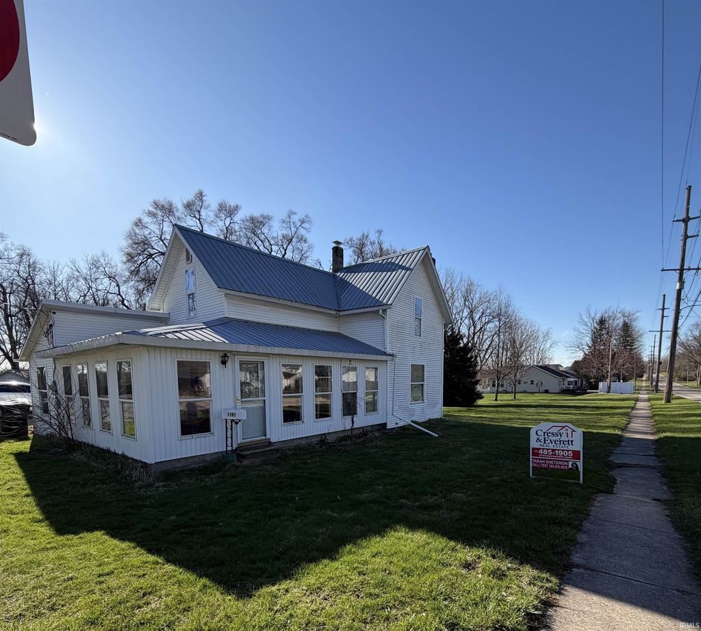 Photo of 1101 N Huntington Street, Syracuse, IN 46567 (MLS # 202610538)