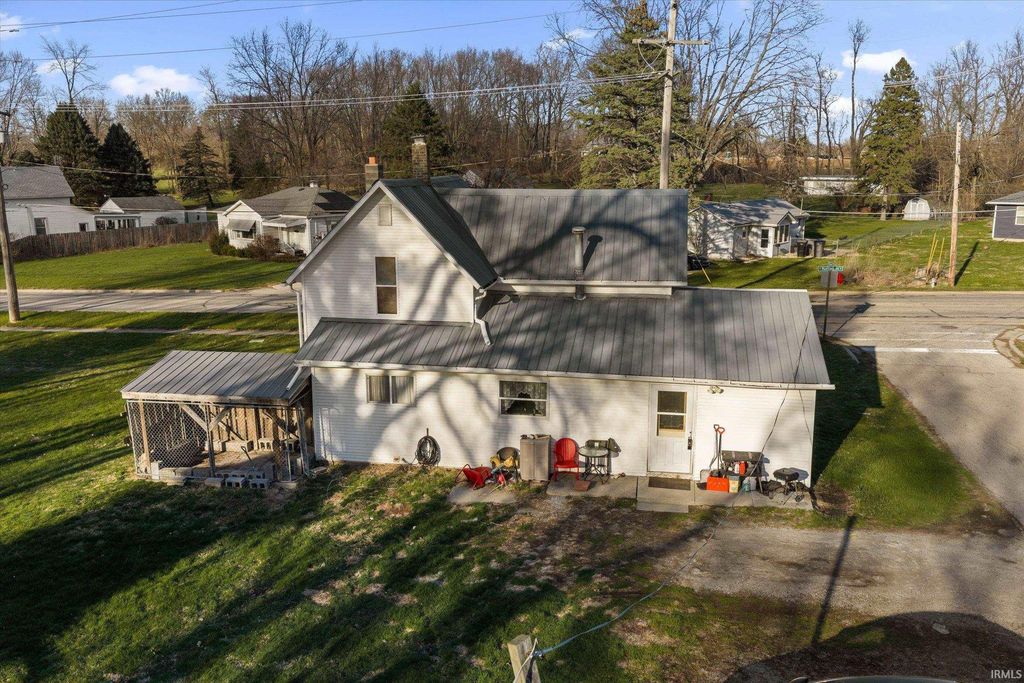 Photo of 1101 N Huntington Street, Syracuse, IN 46567 (MLS # 202610538)