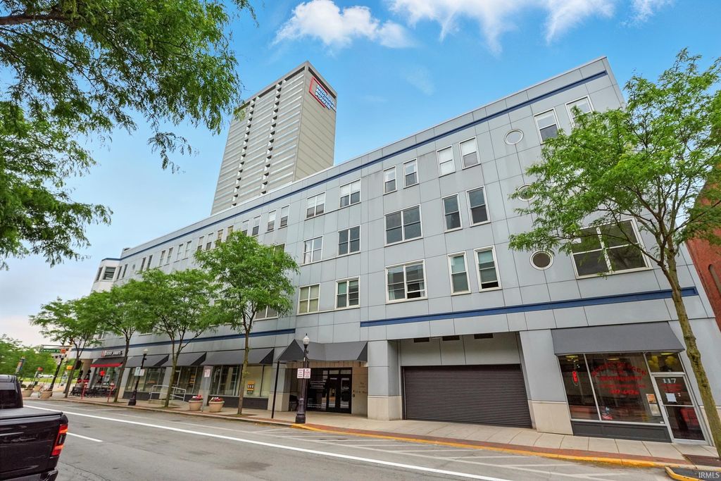 Photo of 113 W Wayne Street #311, Fort Wayne, IN 46802 (MLS # 202605467)