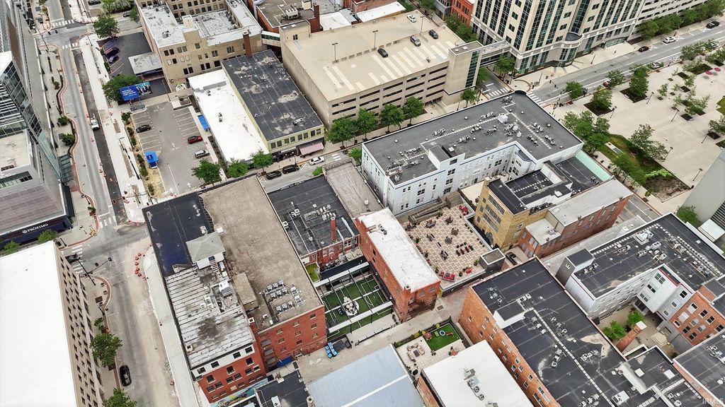 Photo of 113 W Wayne Street #311, Fort Wayne, IN 46802 (MLS # 202605467)