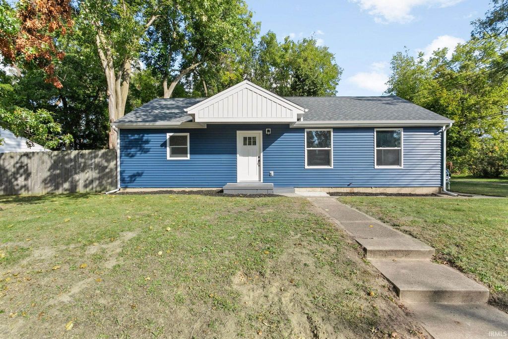 Photo of 416 W Lowell Avenue, Mishawaka, IN 46545 (MLS # 202540621)