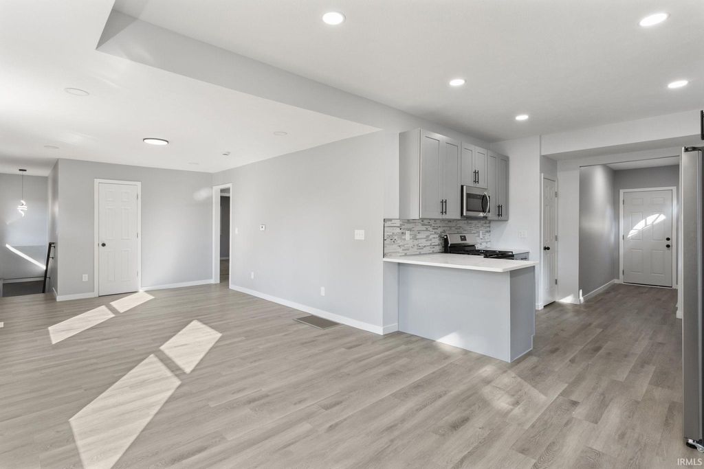 Photo of 416 W Lowell Avenue, Mishawaka, IN 46545 (MLS # 202540621)