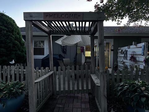 Tiny photo for 2804 ROCKFORD CT SO Circle #2804, Kokomo, IN 46902 (MLS # 202542385)