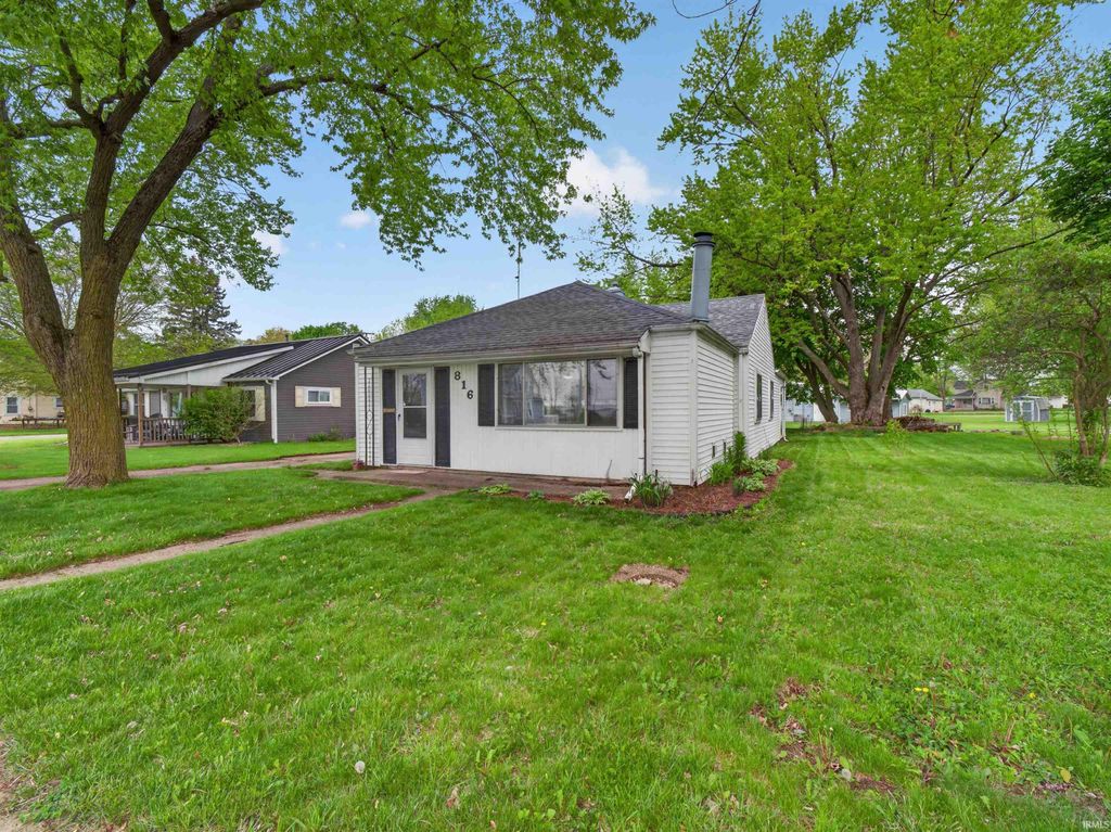 Photo of 816 W Ensley Avenue, Auburn, IN 46706 (MLS # 202615421)