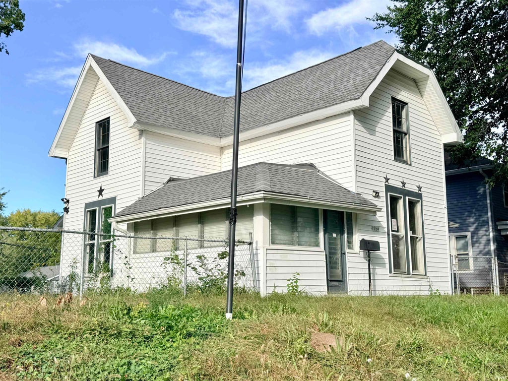 Photo of 1254 E Washington Street, Frankfort, IN 46041 (MLS # 202643109)