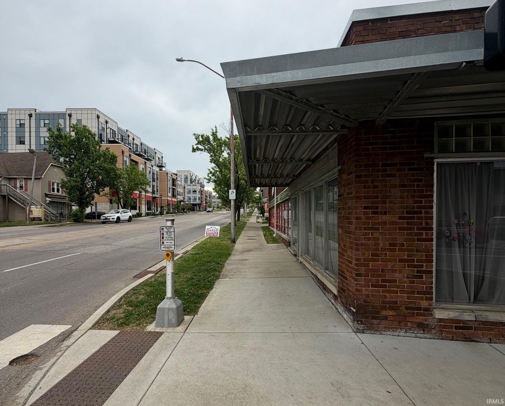Photo of 300 E 3rd Street #B, Bloomington, IN 47401 (MLS # 202616585)