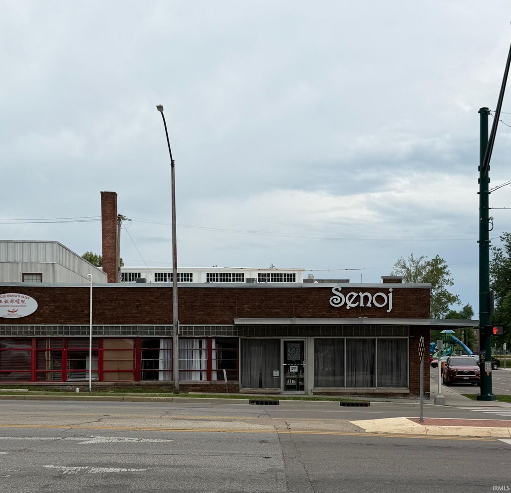Photo of 300 E 3rd Street #B, Bloomington, IN 47401 (MLS # 202616585)