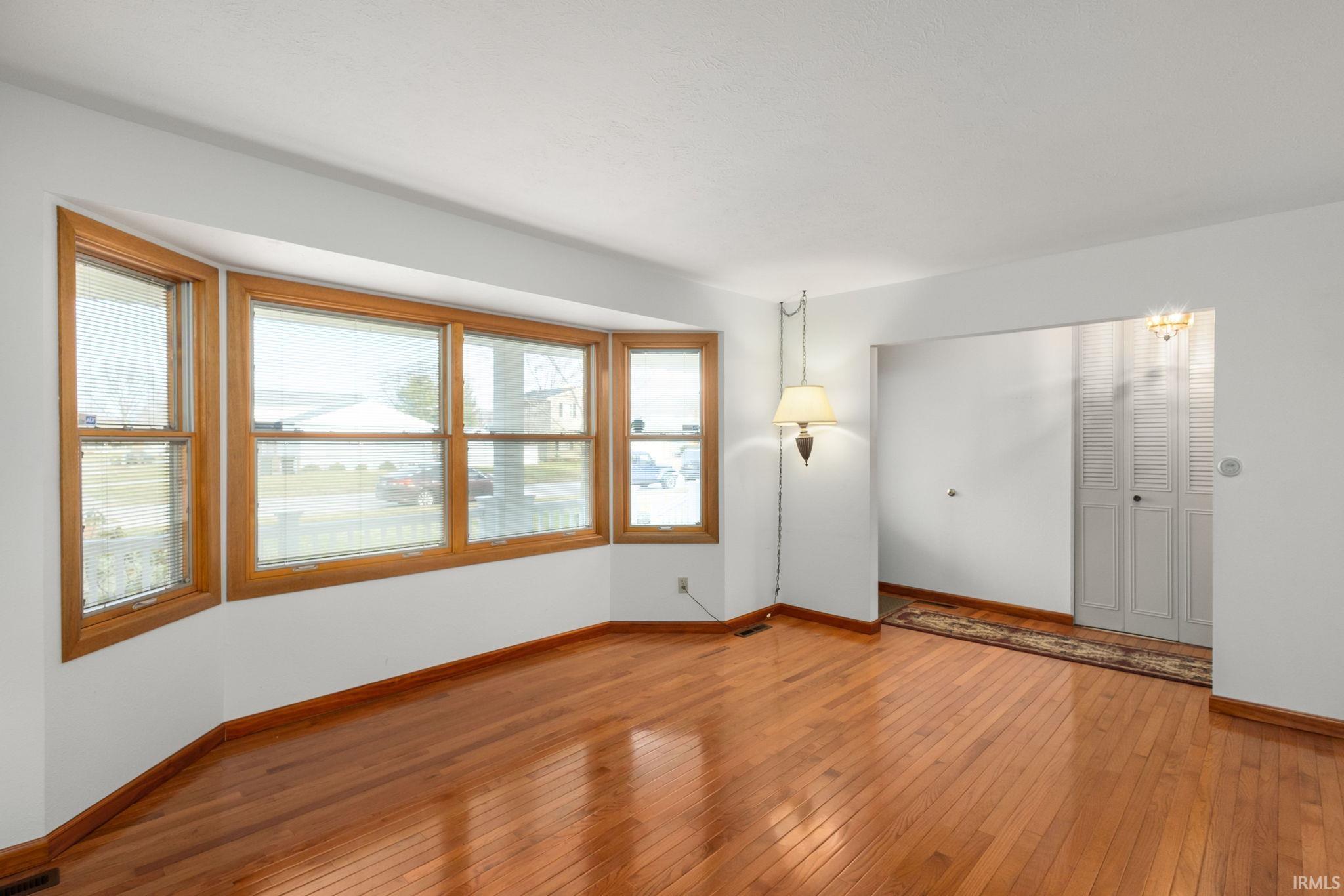 South Bend, Indiana 46614, United States, 3 Bedrooms Bedrooms, ,3 BathroomsBathrooms,Residential,Pending,8765